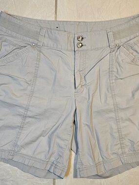 INC International Concepts Light Gray Flat Front Women's Shorts In Size 12